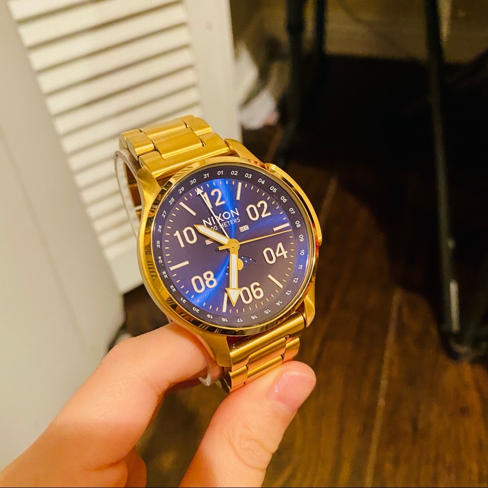 Nixon watch almost new